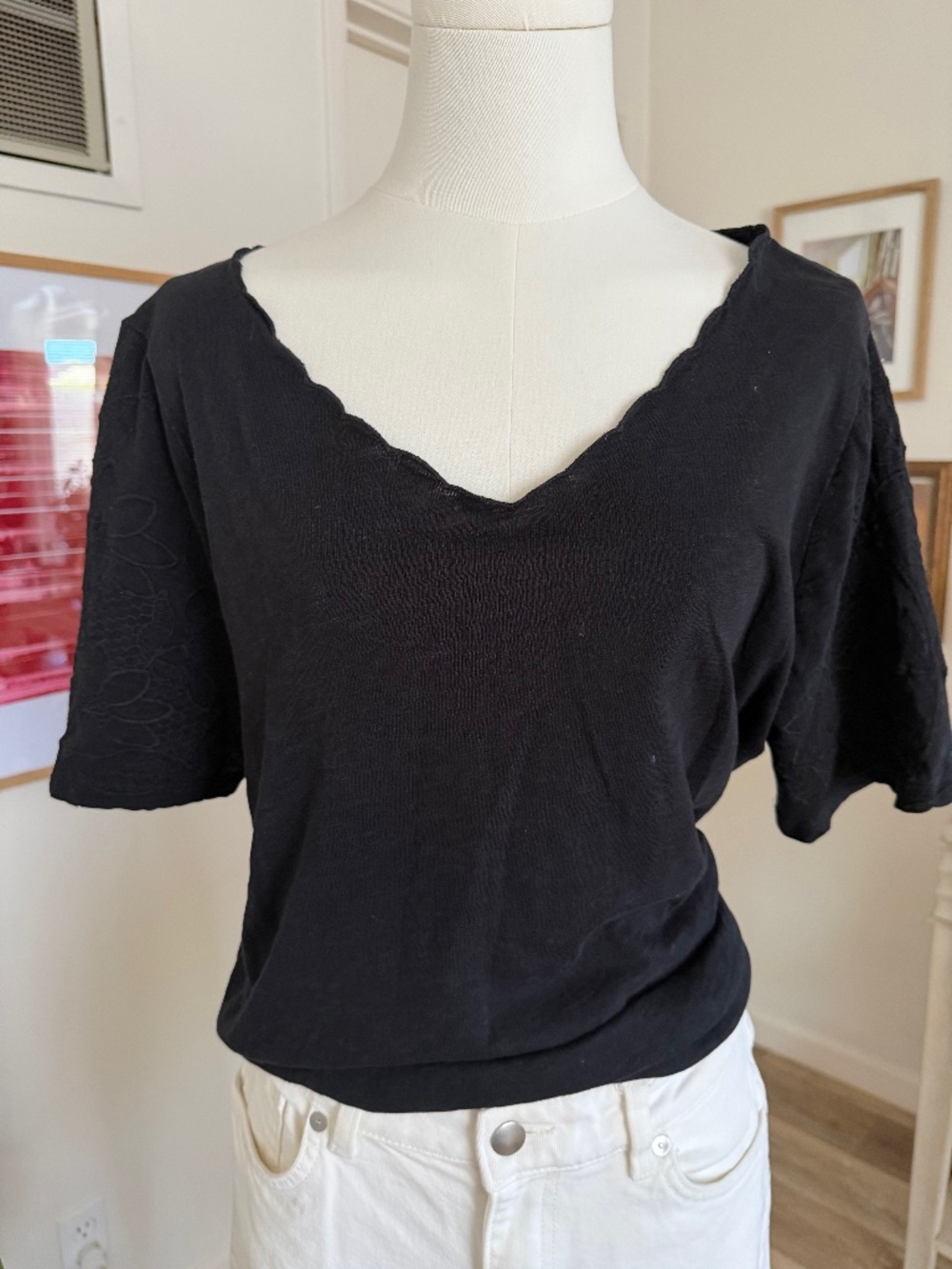 Talbots Black Scalloped V-Neck Embroidered Sleeve Tee Slightly Flaw L